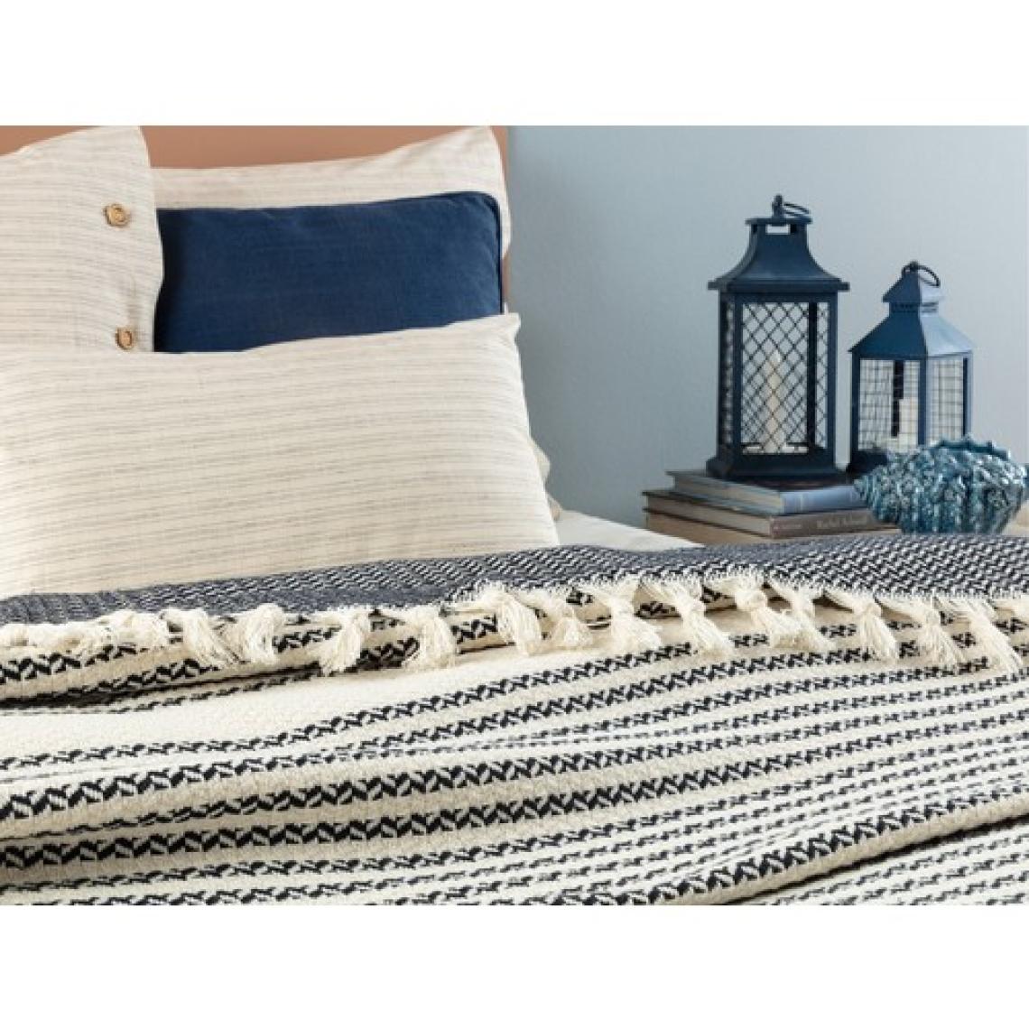 Madame Coco Denney King Size Yatak Örtüsü - Ekru / Indigo