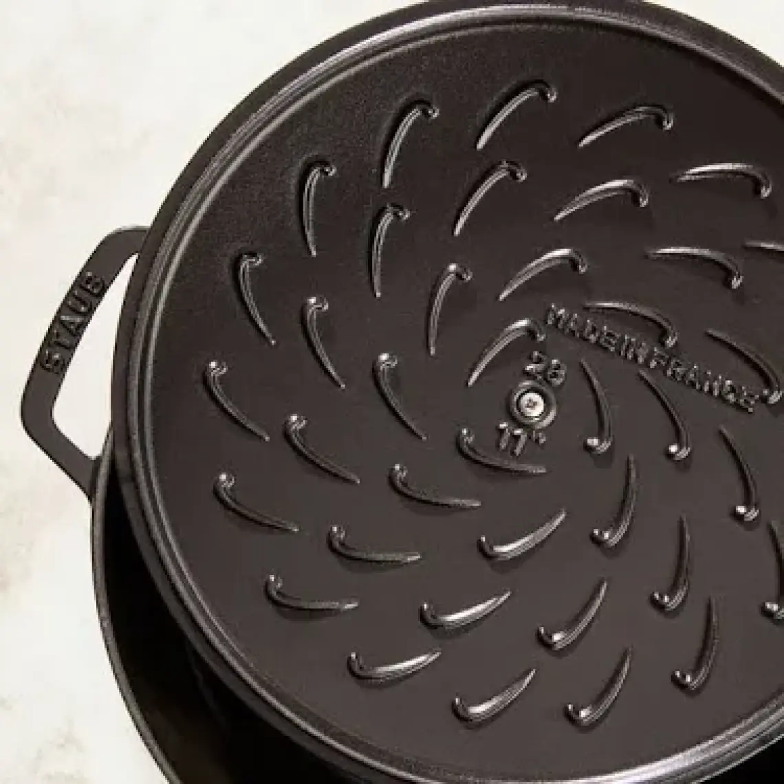 Staub Chistera Döküm Tencere 24 cm Siyah