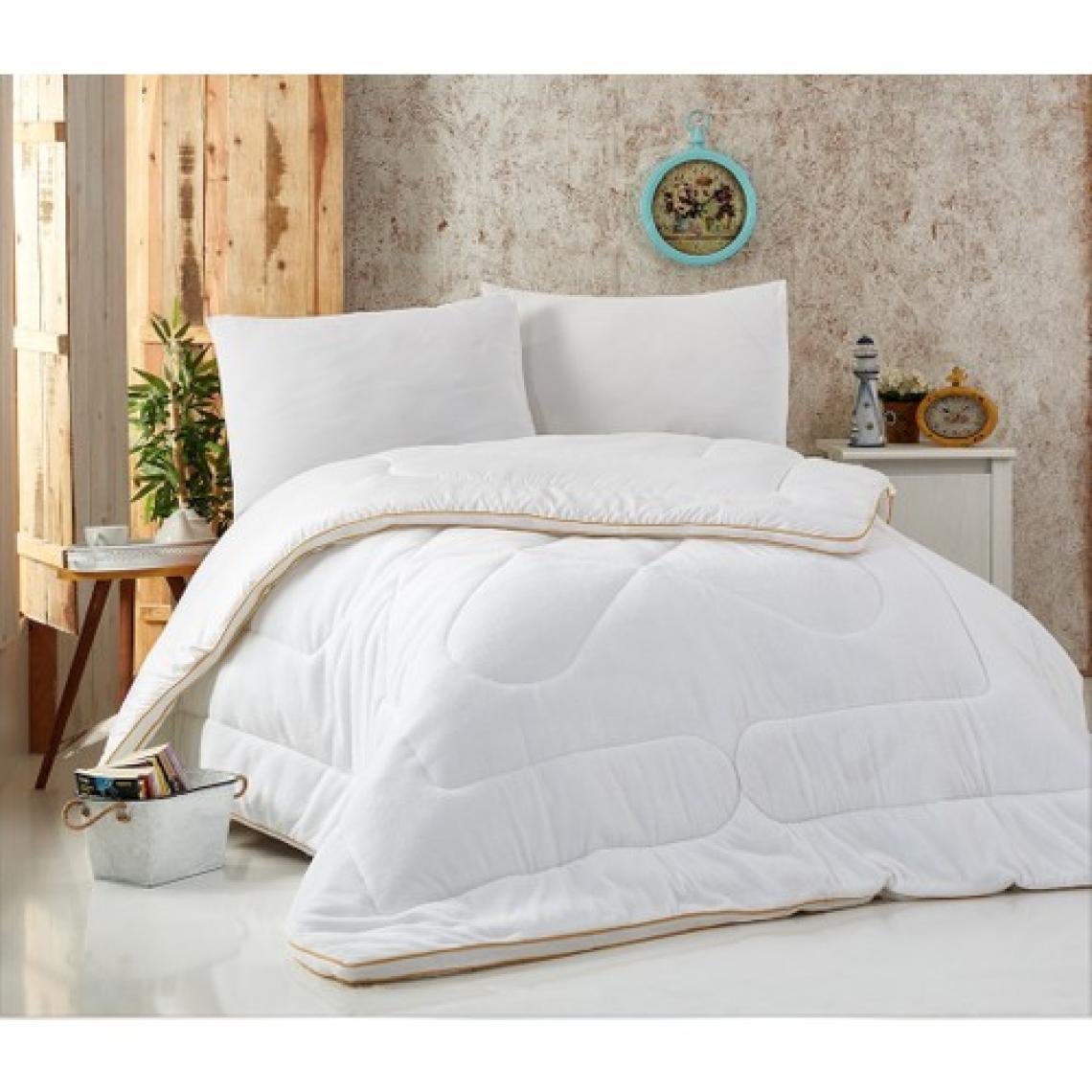 Komfort Home Battal Boy Welsoft-Micro Klimalı Yorgan 215X235 cm