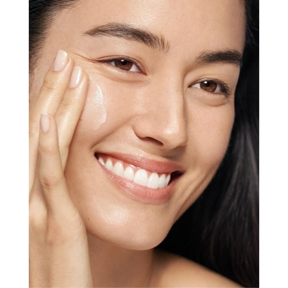 Clinique Moisture Surge™ Intense 72 Saat Nem Koruma Teknolojili Yoğun Nemlendirici Yüz Kremi 30 ml