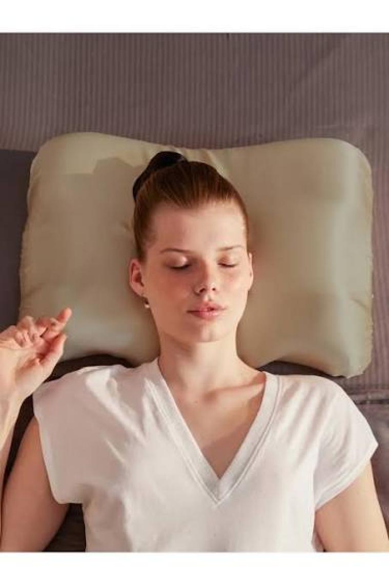 Beauty Pillow Kırışıklık Önleyici Ortopedik Güzellik Yastığı - İpek Kılıf ile