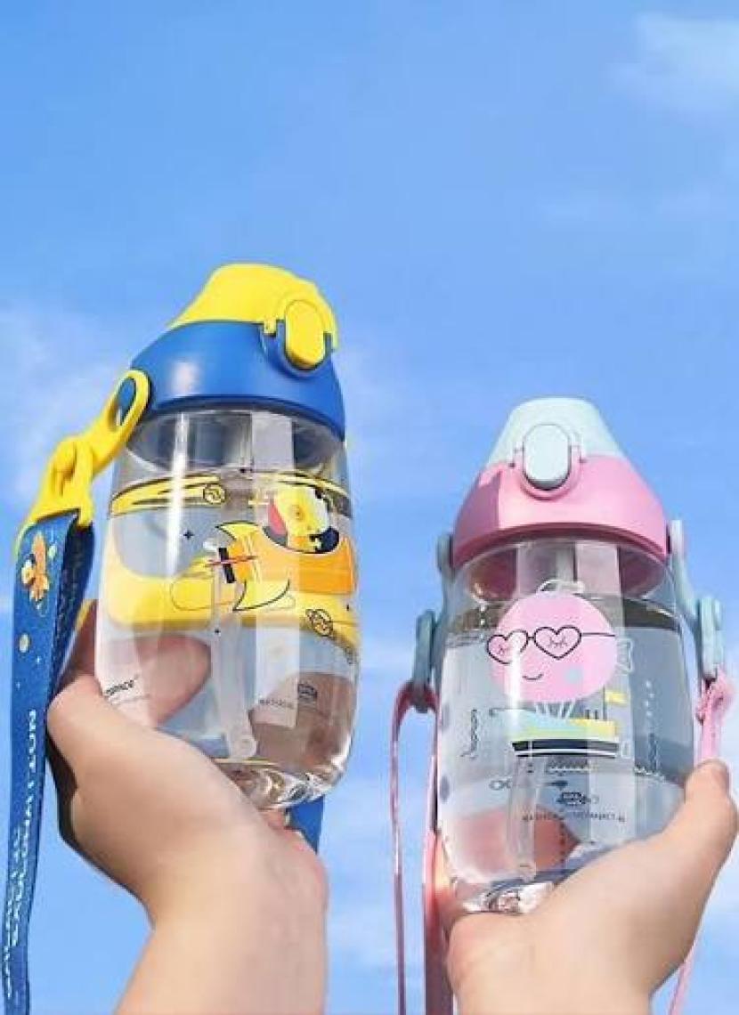 Uzspace Pipetli 500 ml Boyun Askılı Tritan Çocuk Su Matarası -Kutulu- FFUZ2201500