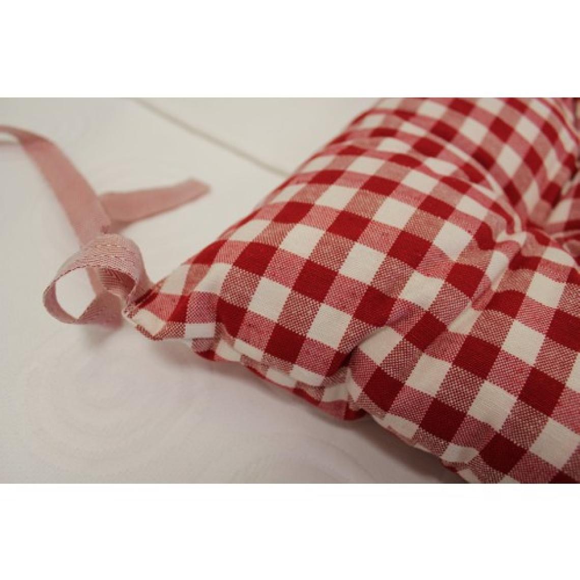 Tropik Home Ekose Desen Kırmızı Renk Pufidik Silikon Dolgulu Çökme Yapmaz 40 x 40 cm Kare Sandalye Minderi