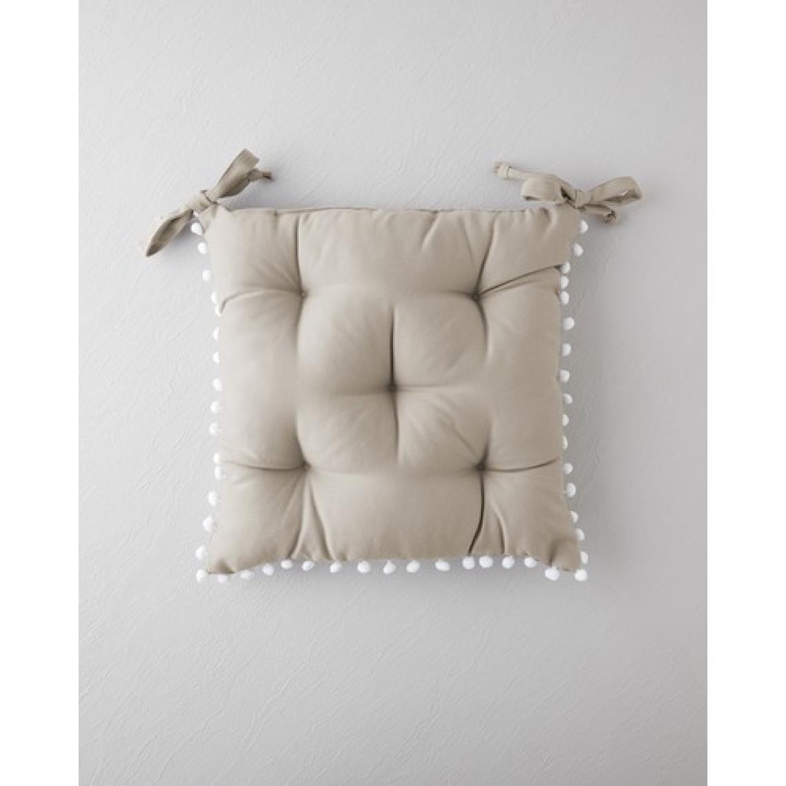 Puff Ponponlu Tekli Sandalye Minderi 40X40 cm Bej