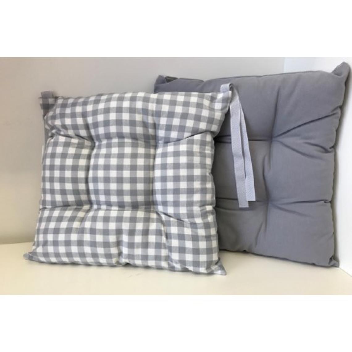 Tropik Home Gri Renk Pamuklu Dolgulu Pofuduk 40 x 40 cm Kare Sandalye Minderi