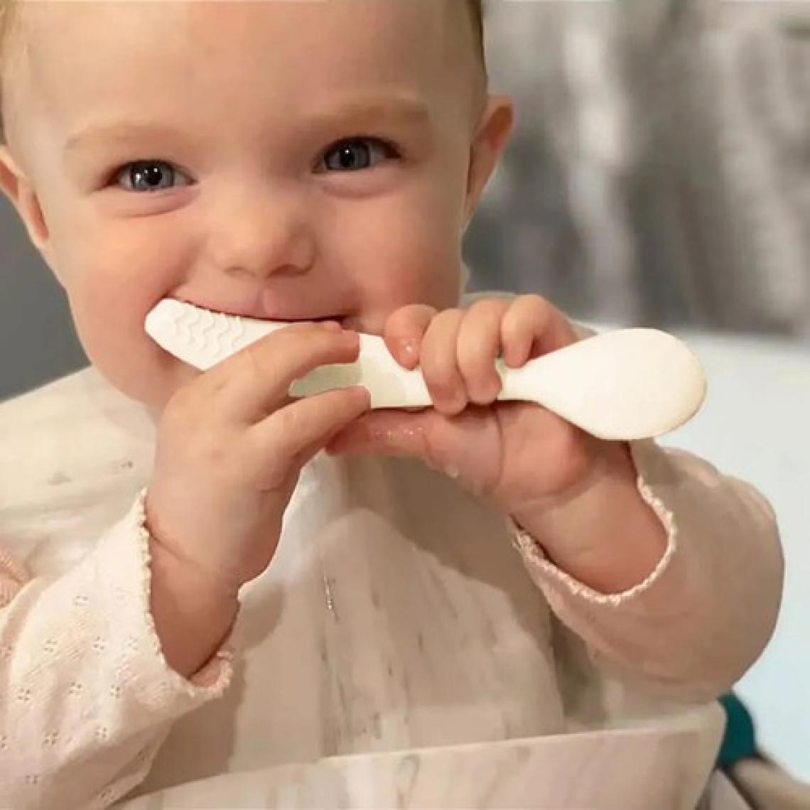 Meleni Baby 5'li Set Silikon Mama Önlüğü Kulplu Bardak Vakumlu Tabak Mama Kaşığı ve Kule Aktivite Oyuncağı Krem
