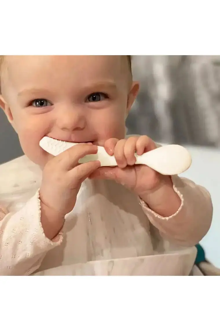 Meleni Baby 3'lü Silikon Beslenme Seti - Silikon Mama Önlüğü Diş Kaşıyıcılı Kaşık Vakum Tabanlı Tabak