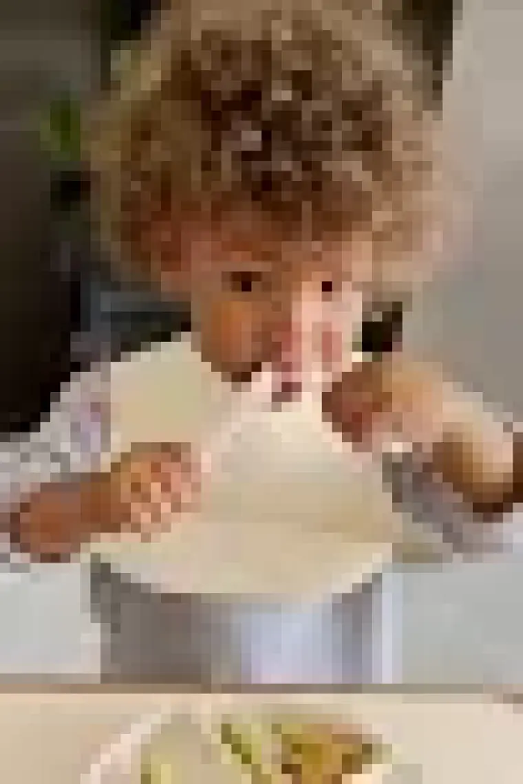 Meleni Baby 3'lü Silikon Beslenme Seti - Silikon Mama Önlüğü Diş Kaşıyıcılı Kaşık Vakum Tabanlı Tabak