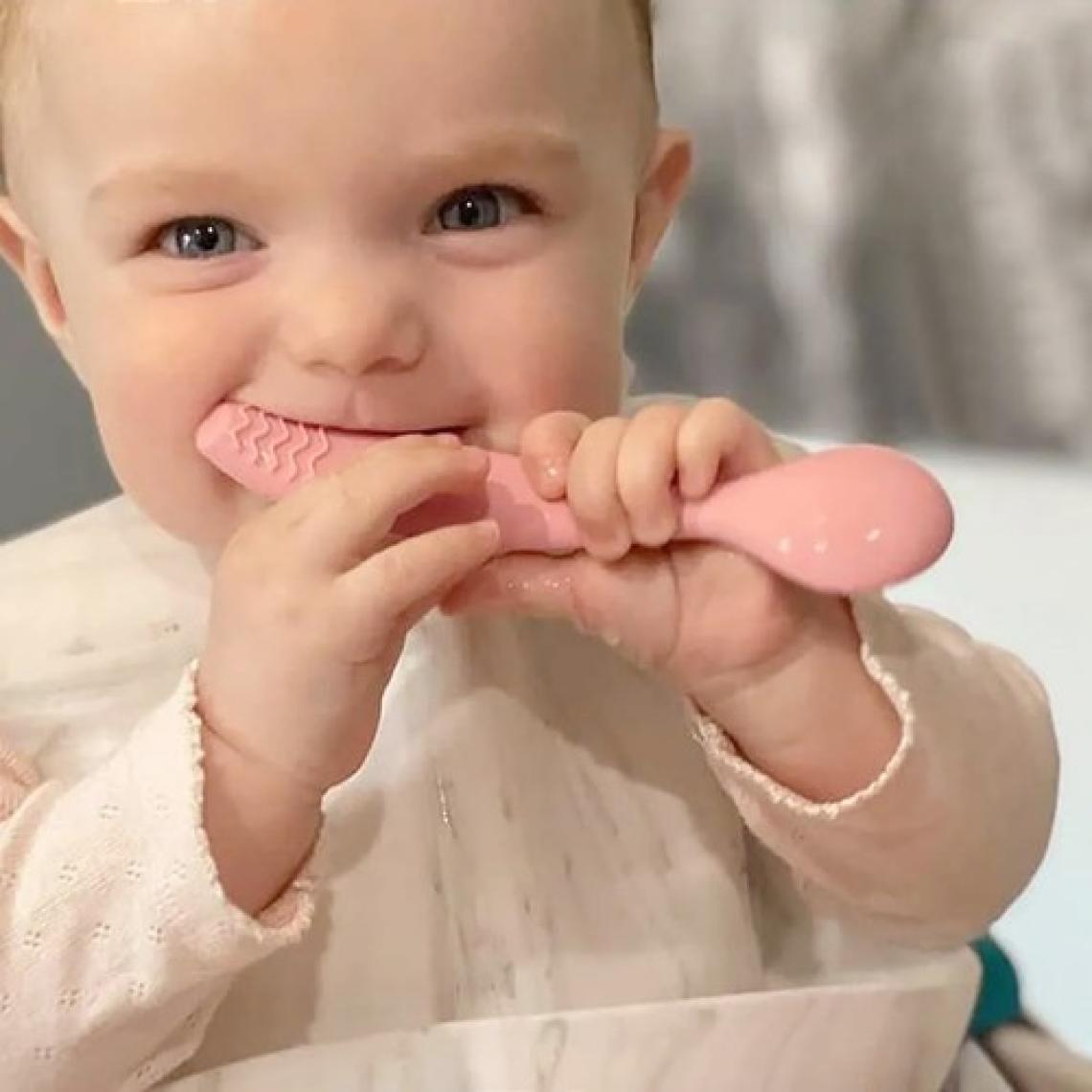 Meleni Baby 3'lü Silikon Beslenme Seti - Silikon Mama Önlüğü Diş Kaşıyıcılı Kaşık Vakum Tabanlı Tabak