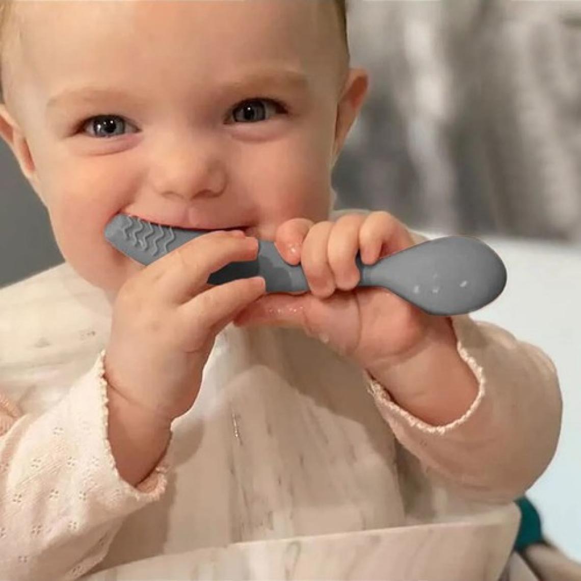 Meleni Baby 3'lü Silikon Beslenme Seti - Silikon Mama Önlüğü Diş Kaşıyıcılı Kaşık Vakum Tabanlı Tabak
