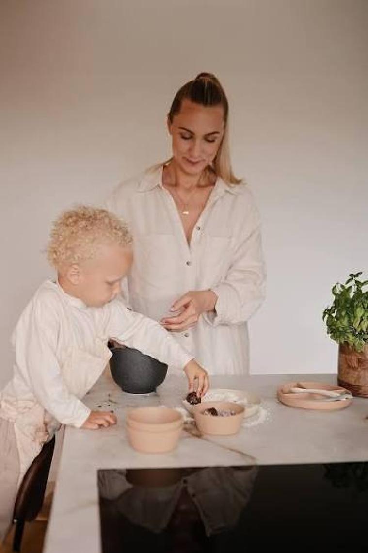 Meleni Baby 4'lü Silikon Beslenme Seti - Silikon Mama Önlüğü Kulplu Bardak Mama Kaşığı Vakum Tabanlı Tabak