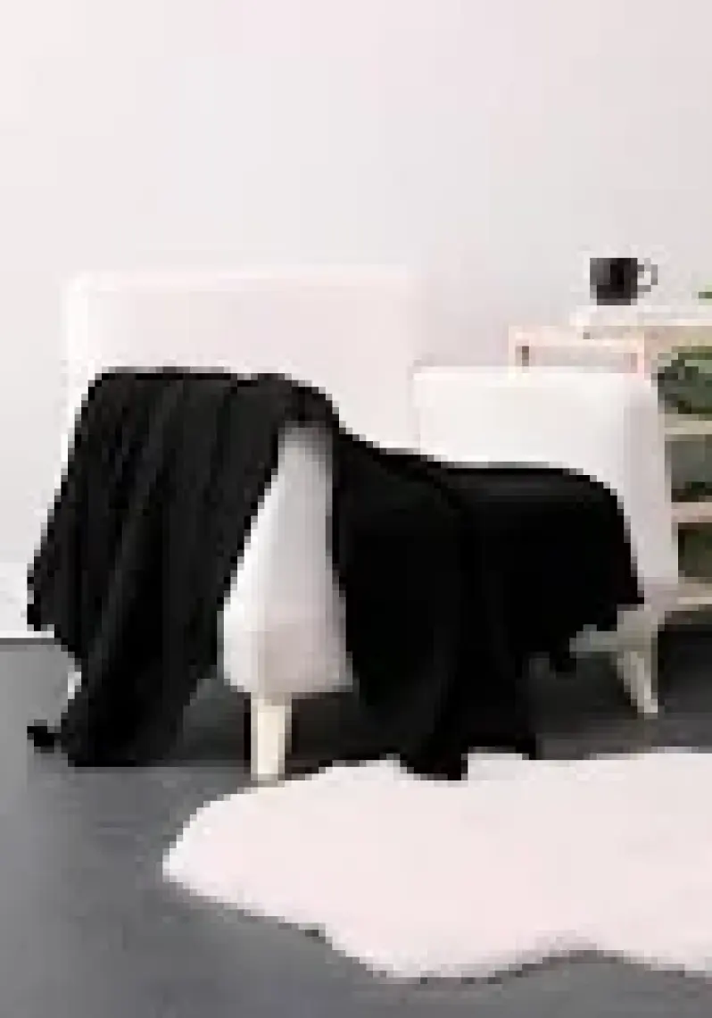 Biocotton Triko Ponponlu Örgü Tv Battaniyesi - Siyah