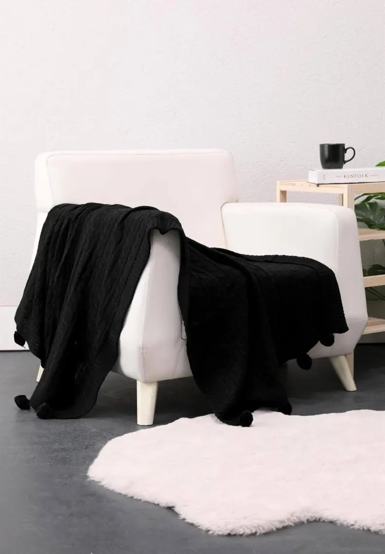 Biocotton Triko Ponponlu Örgü Tv Battaniyesi - Siyah