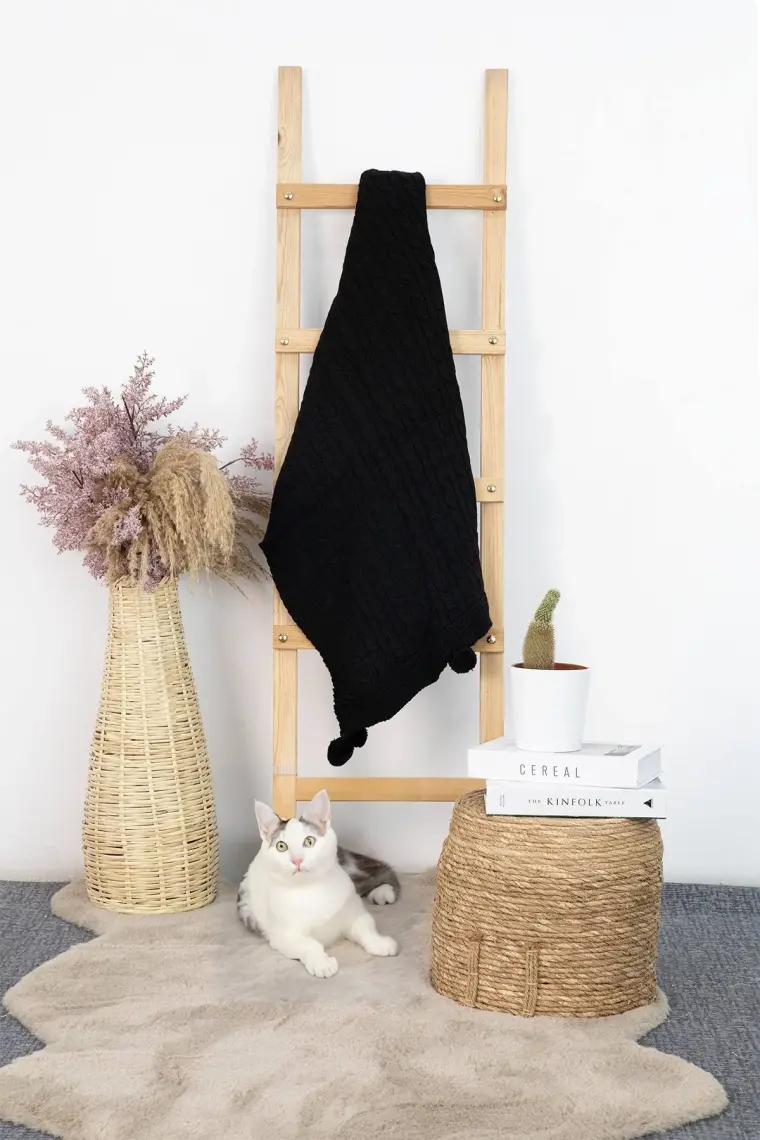 Biocotton Triko Ponponlu Örgü Tv Battaniyesi - Siyah