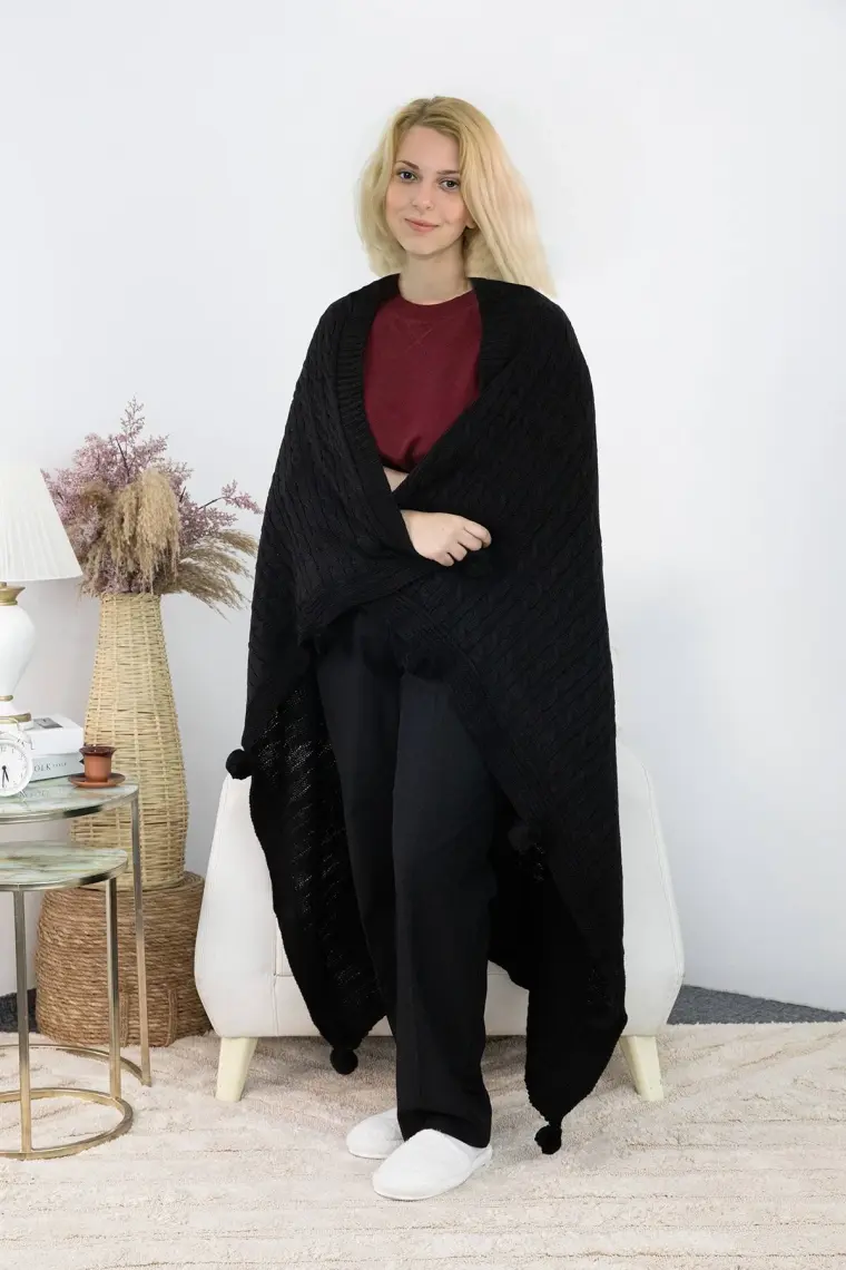 Biocotton Triko Ponponlu Örgü Tv Battaniyesi - Siyah