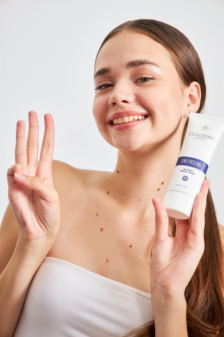 Onarıcı Ve Sıkılaştırıcı 3in1 Cilt Temizleyici Peeling Maske 100ml