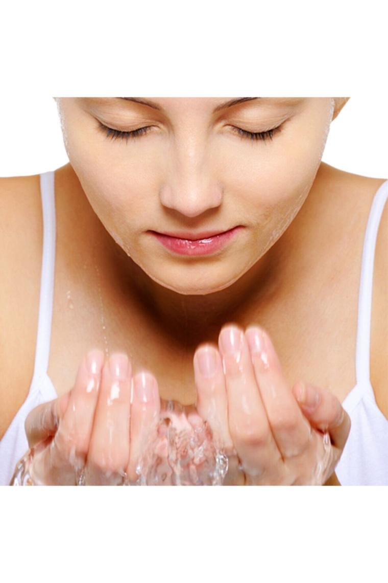 Gül Özlü Gözenek Sıkılaştırıcı Yüz Temizleme Jeli 300 ml