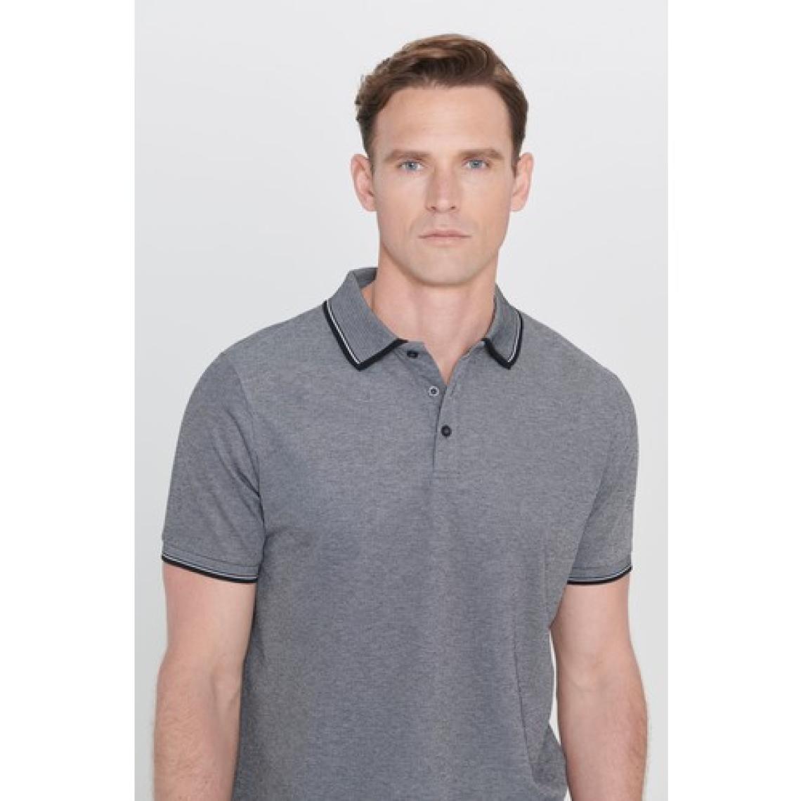 Altınyıldız Classics Erkek Lacivert-Açık Bej Beyaz-Açık Siyah 3'lü Çekmeyen Pamuklu Slim Fit Kıvrılmaz Polo Yaka Tişört