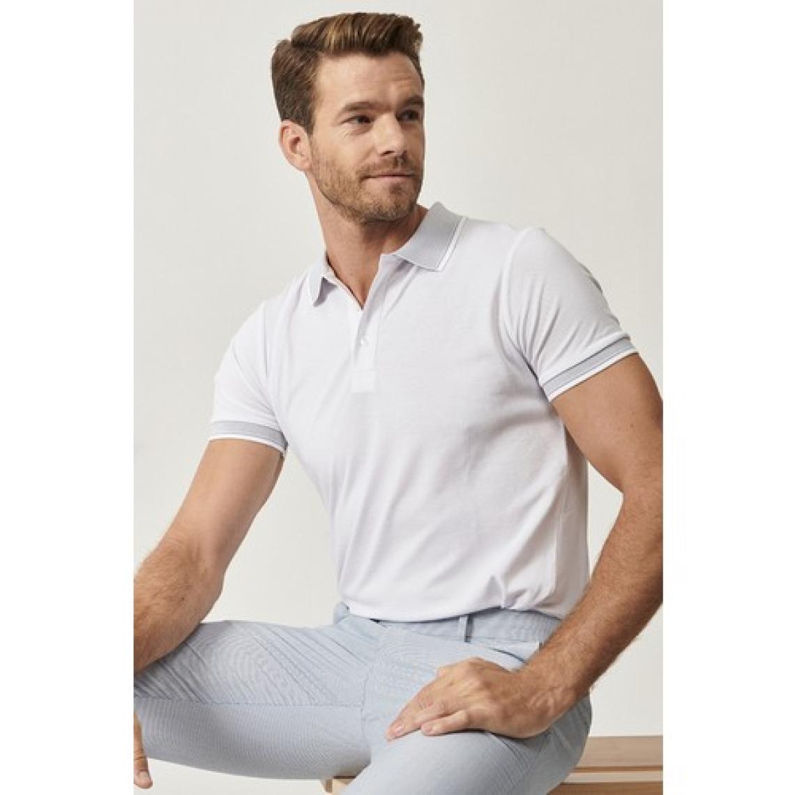 AC&Co / Altınyıldız Classics Erkek Çekmeyen Pamuklu Kumaş Slim Fit Dar Kesim Beyaz Kıvrılmaz Polo Yaka T-shirt