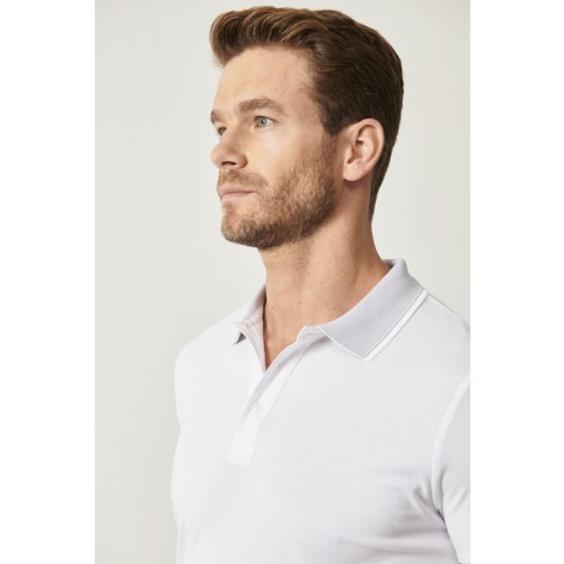 AC&Co / Altınyıldız Classics Erkek Çekmeyen Pamuklu Kumaş Slim Fit Dar Kesim Beyaz Kıvrılmaz Polo Yaka T-shirt