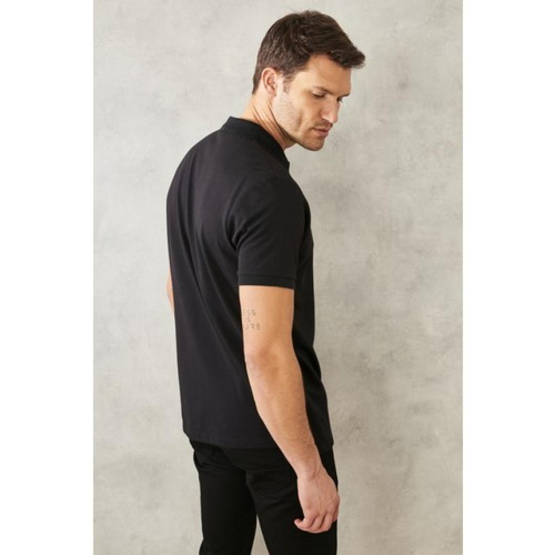AC&Co / Altınyıldız Classics Erkek Çekmeyen Pamuklu Kumaş Slim Fit Dar Kesim Simsiyah Kıvrılmaz Polo Yaka T-shirt