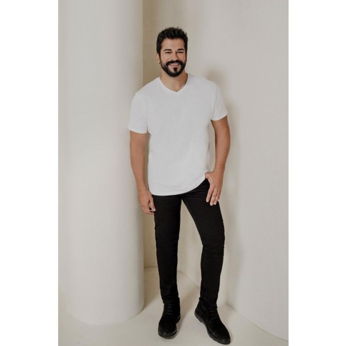 Altınyıldız Classics Erkek Beyaz %100 Pamuk Slim Fit Dar Kesim V Yaka Tişört