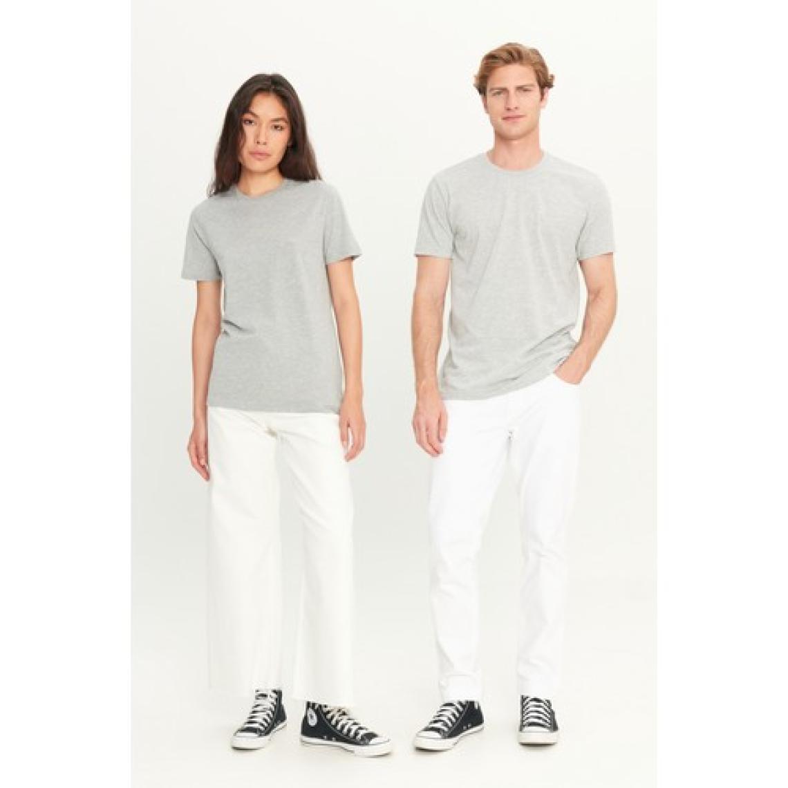 Altınyıldız Classics Erkek Gri Melanj Pamuklu Slim Fit Dar Kesim Bisiklet Yaka Tişört