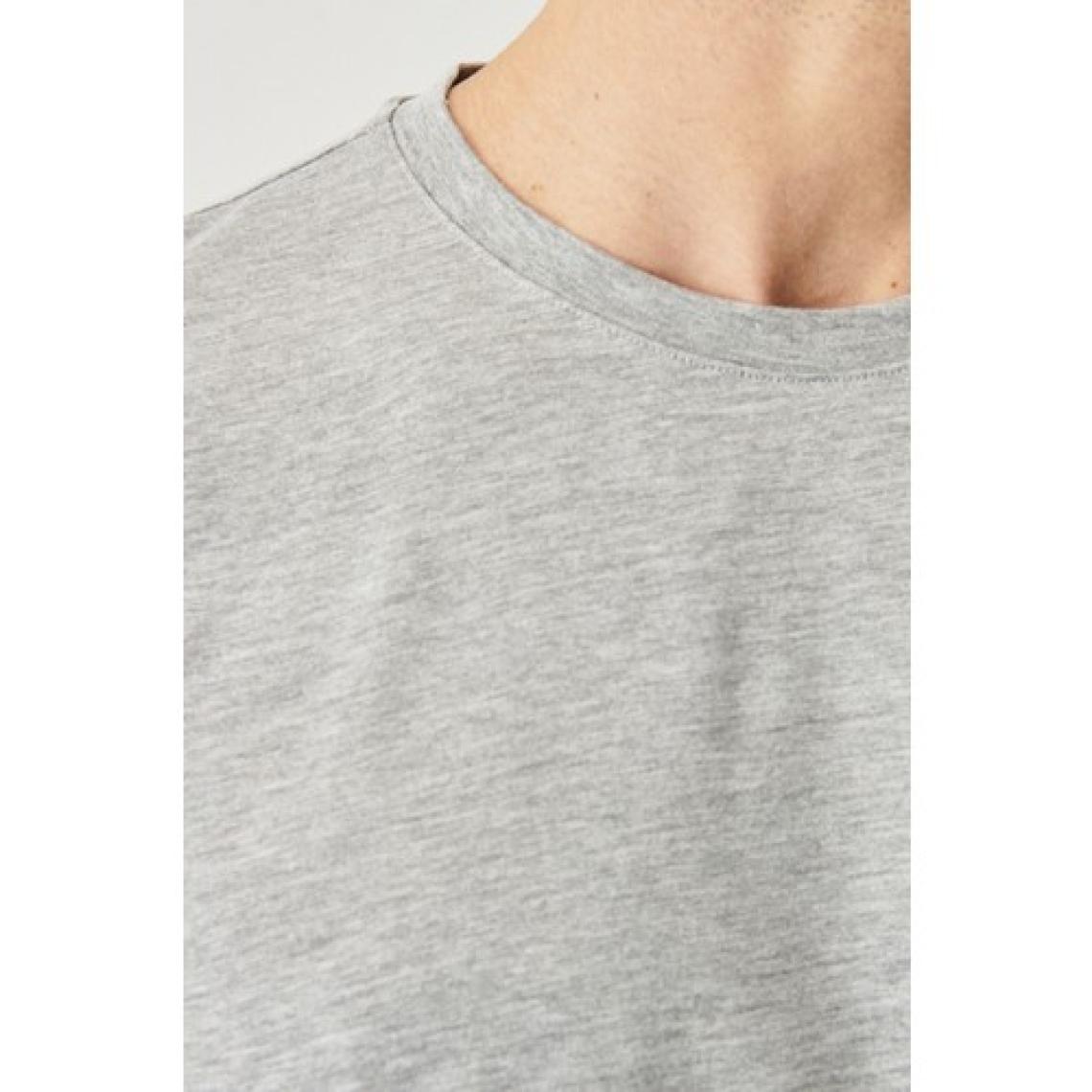 Altınyıldız Classics Erkek Gri Melanj Pamuklu Slim Fit Dar Kesim Bisiklet Yaka Tişört