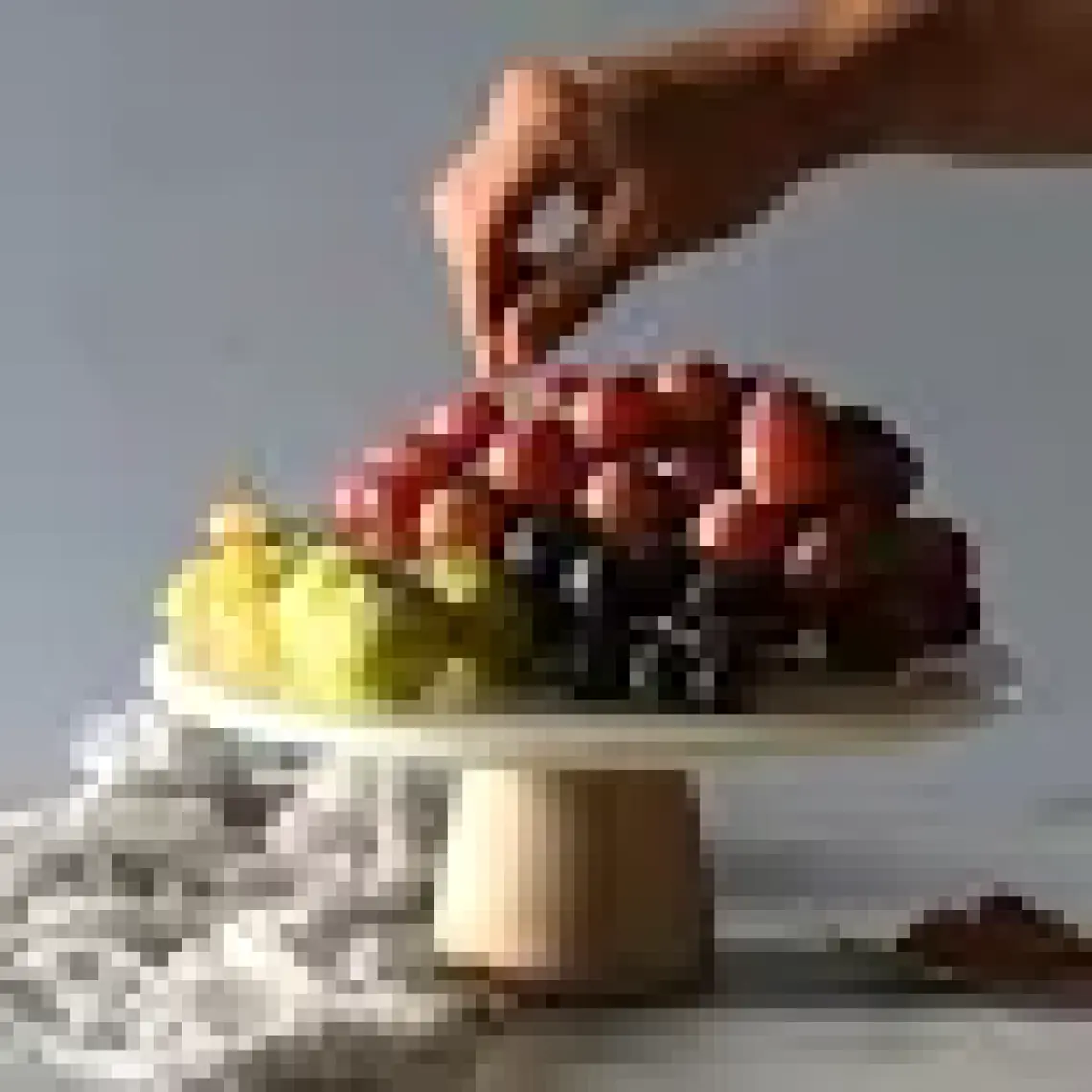 Akayev   Mermer 28 cm Konik Ahşap Ayaklı Beyaz Yuvarlak Sunum Tabağı