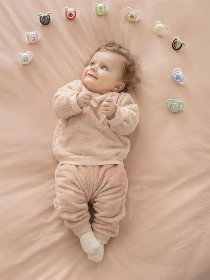 Mamajoo Sterilizasyon & Saklama Kutulu Black & Pearl Desenli İkili Ortodontik Emzik Gece & Gündüz / 0 Ay+