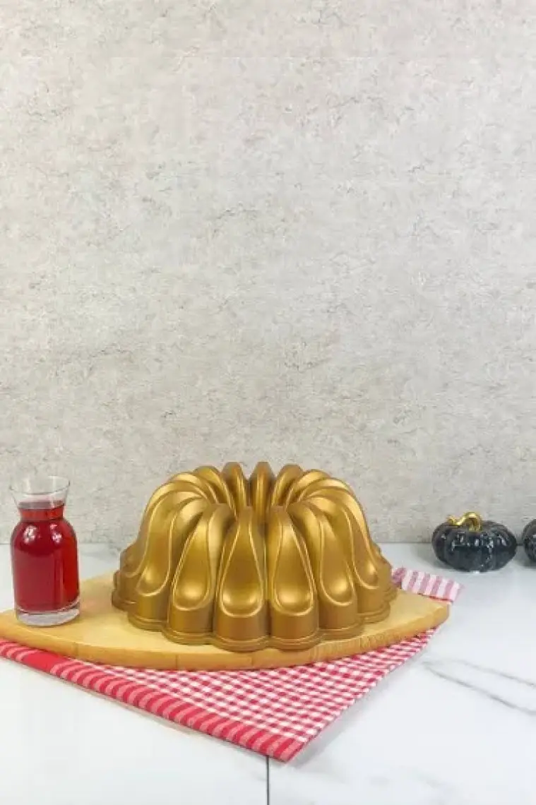 Meşeler Extra Döküm Granit 28 Cm. Kek Kalıbı Gold