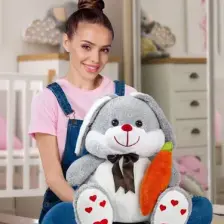 Özgüner Legosh Sevimli 80 cm Elinde Havuç Tutan Tavşan