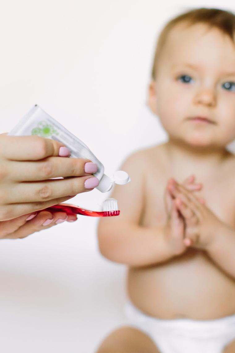 R.O.C.S. Baby 0-3 Yaş Papatya Özlü 35 ml Yutulabilir Diş Macunu