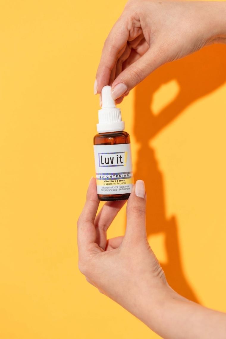 Aydınlatıcı C Vitamini Serumu (vitamin C + Hyaluronic Acid + Panthenol + Niacinamide) 30 Ml