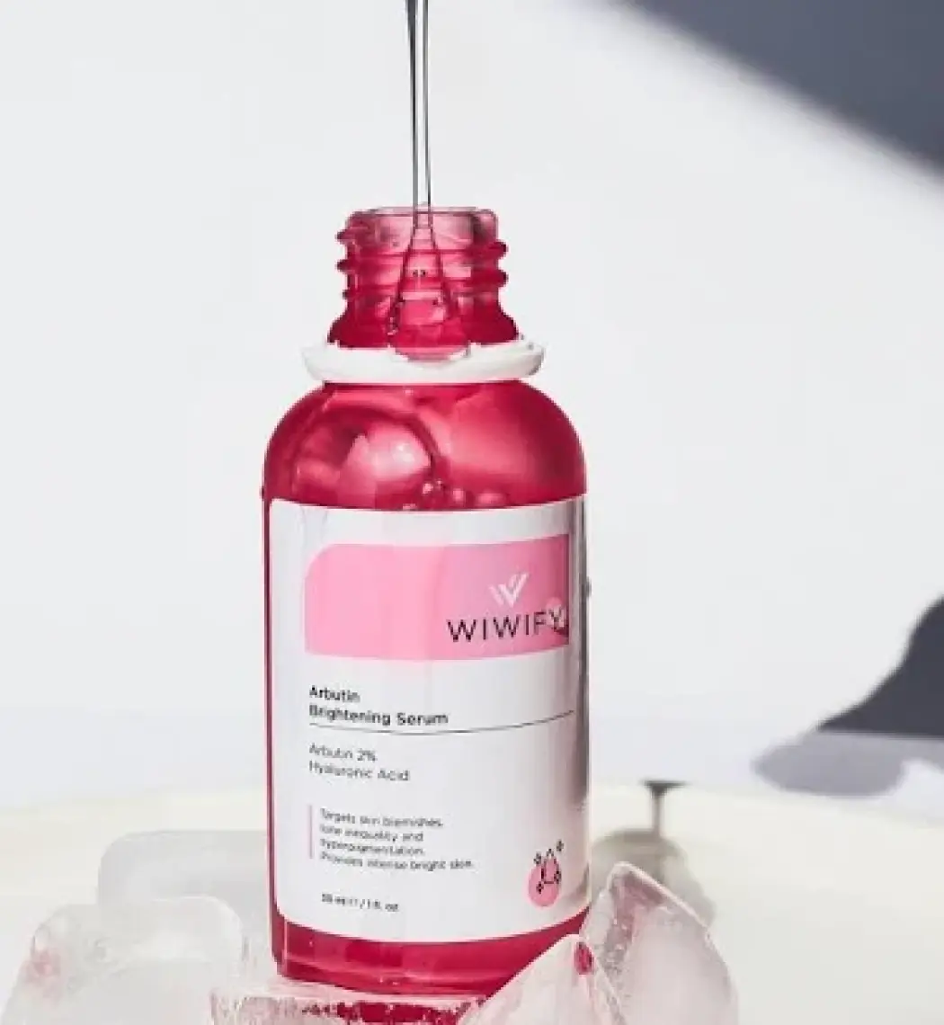 WIWIFY Leke Gidermeye Yardımcı ve Cilt Tonu Eşitleyici Cilt Bakım Serumu Arbutin %2 Hyaluronic Acid