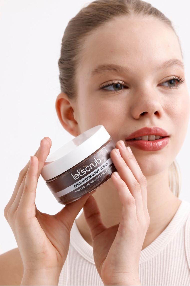 Antioxidant Vücut Peelingi Arındırıcı ve Yenileyici Nem Bombası Body Scrub 280 gr