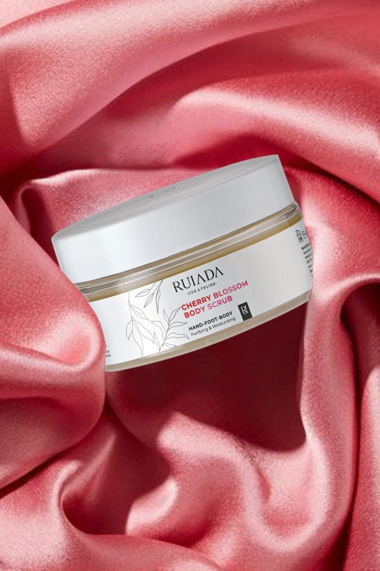 Ruiada Japon Kiraz Çiçeği Body Scrub Besleyici Arındırıcı Nemlendirici Vücut Peelingi 250 Ml.