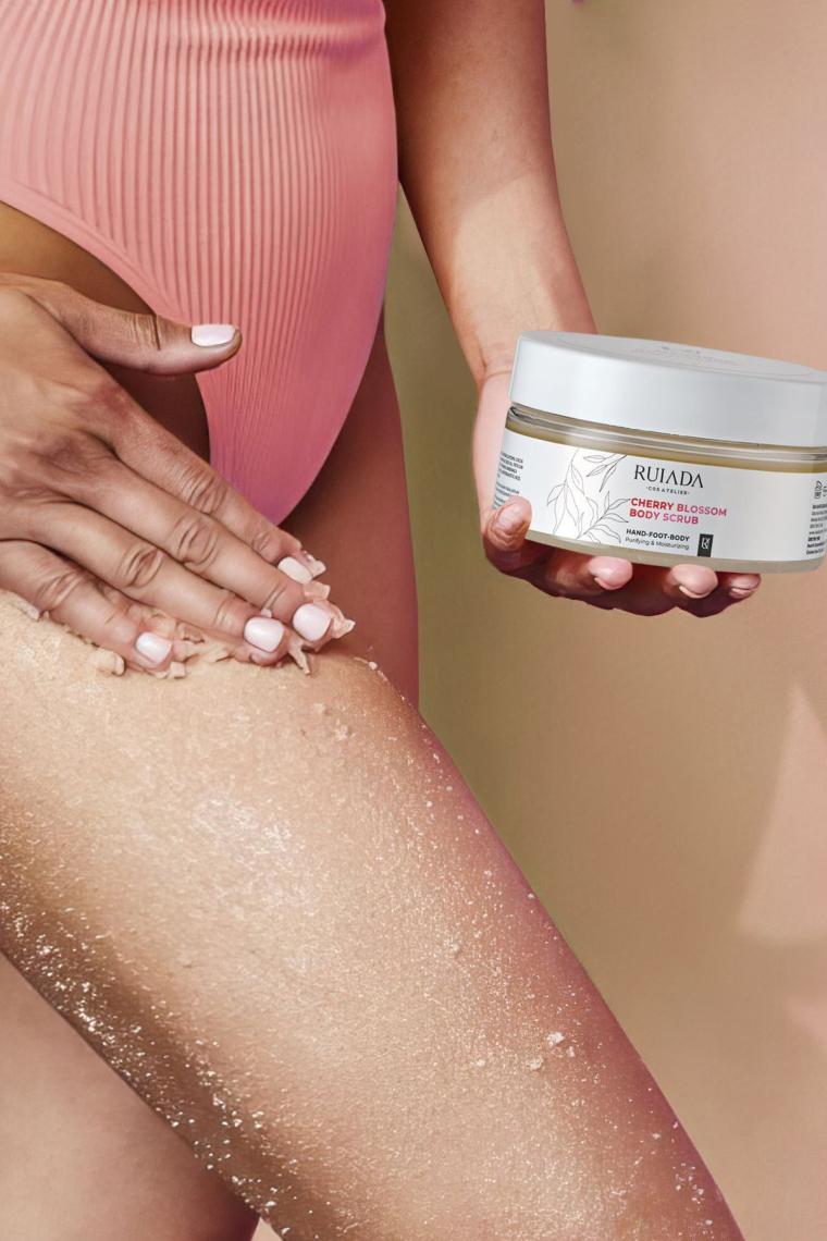 Ruiada Japon Kiraz Çiçeği Body Scrub Besleyici Arındırıcı Nemlendirici Vücut Peelingi 250 Ml.