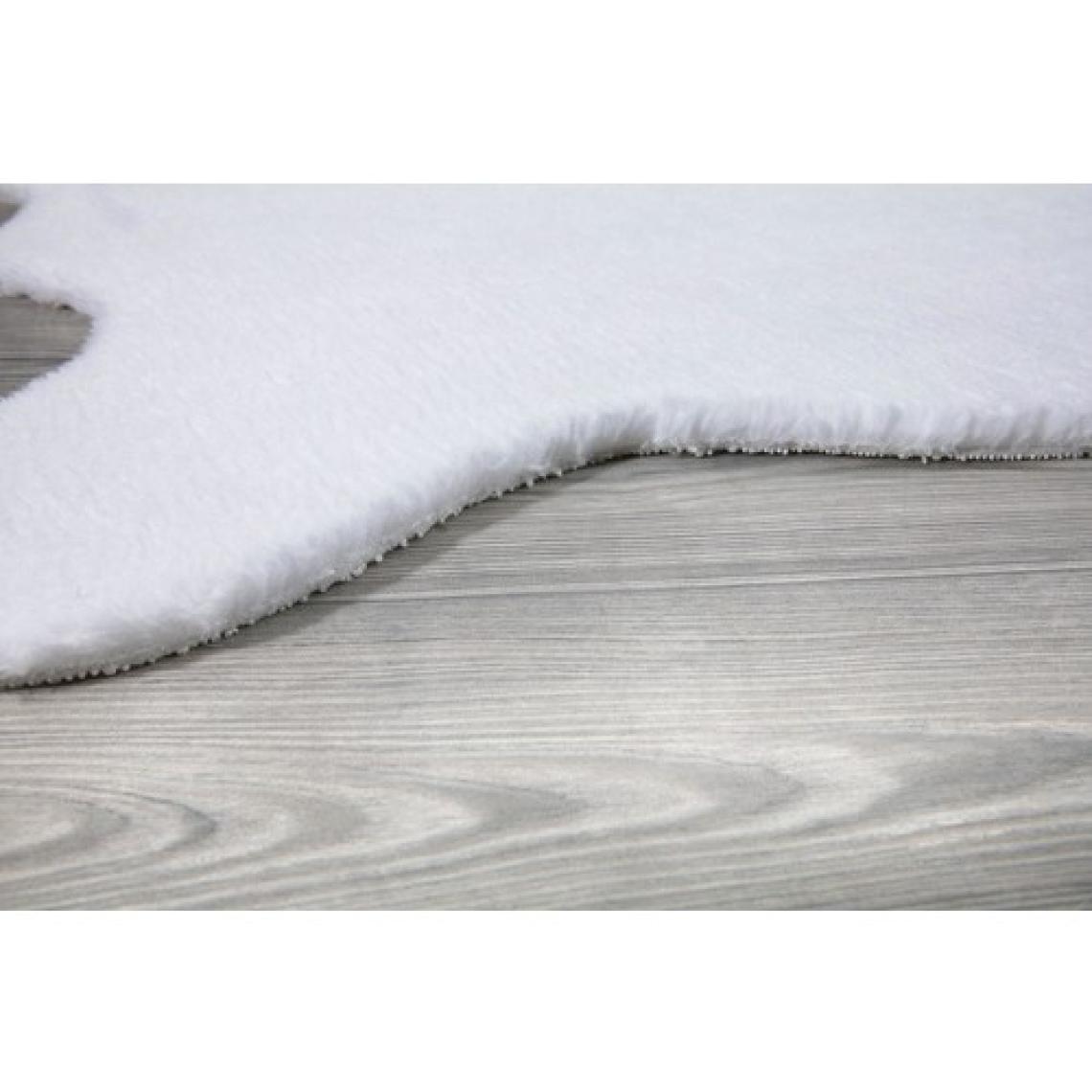 Balat Halı Dekoratif Beyaz Peluş Yumuşak Bulut Desen Halı