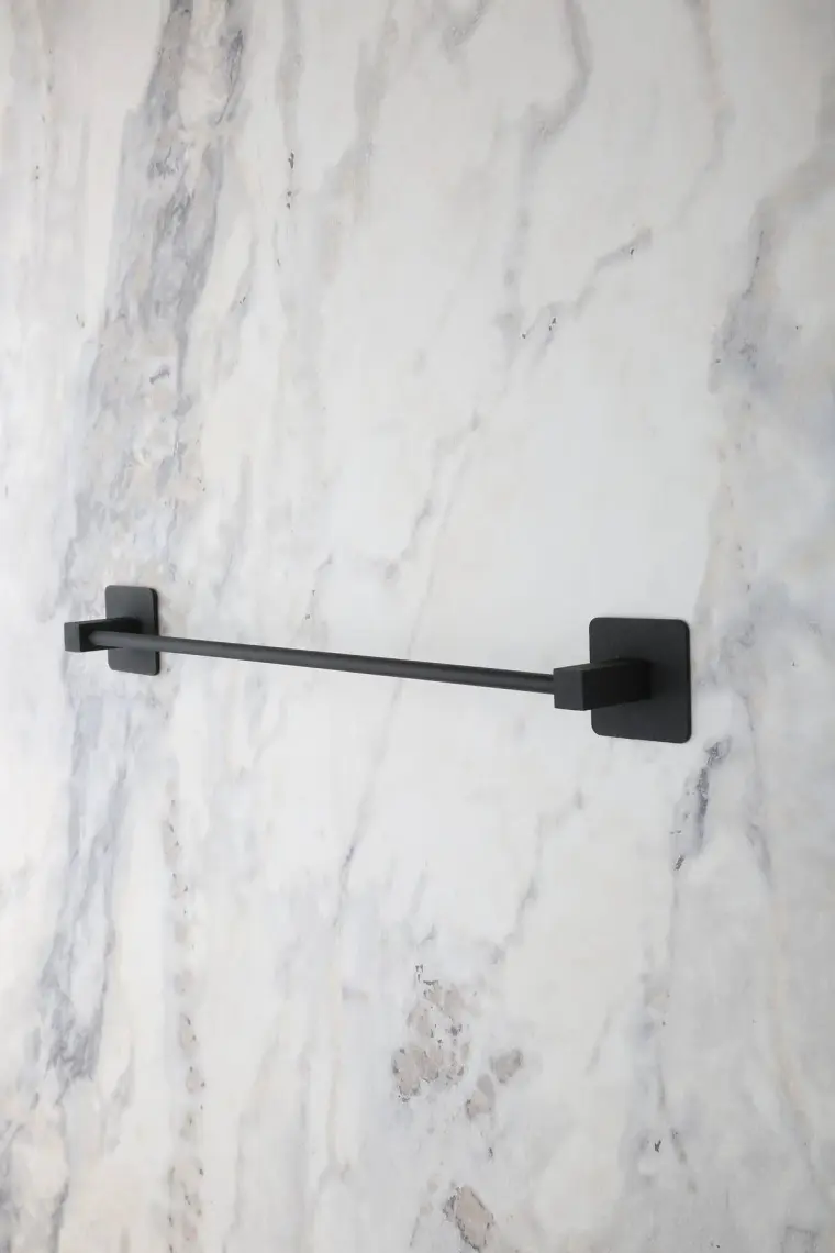 Alper Banyo Yapışkanlı Siyah Kare Uzun Havluluk Havlu Askısı 40 cm