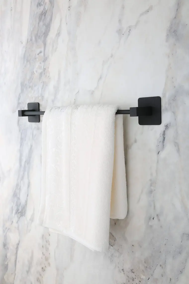 Alper Banyo Yapışkanlı Siyah Kare Uzun Havluluk Havlu Askısı 40 cm