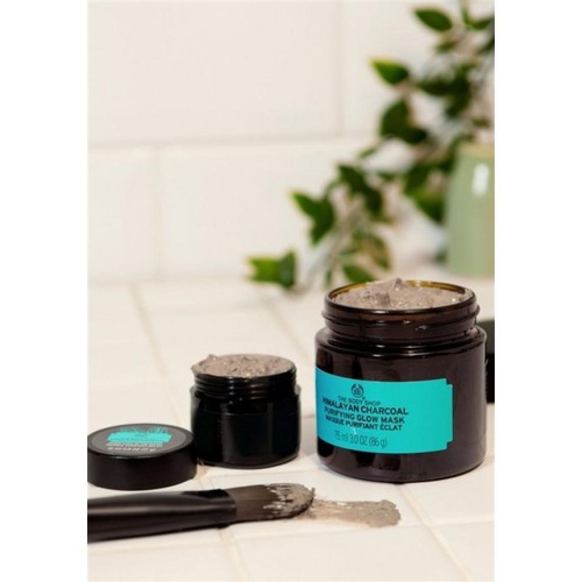 The Body Shop Himalayan Charcoal Toksinlerden Arındırıcı Işıltı Veren Maske 75 ML