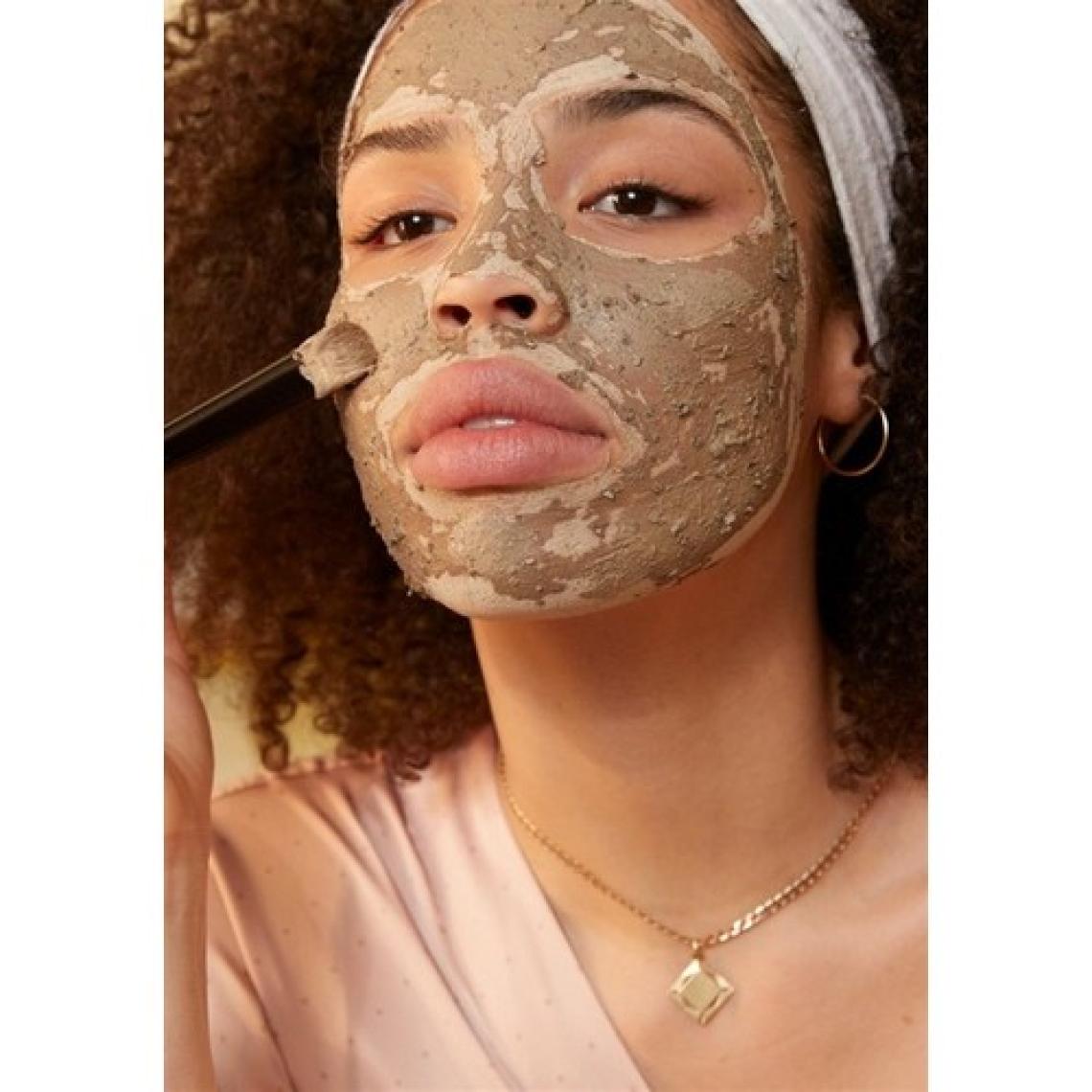 The Body Shop Himalayan Charcoal Toksinlerden Arındırıcı Işıltı Veren Maske 75 ML