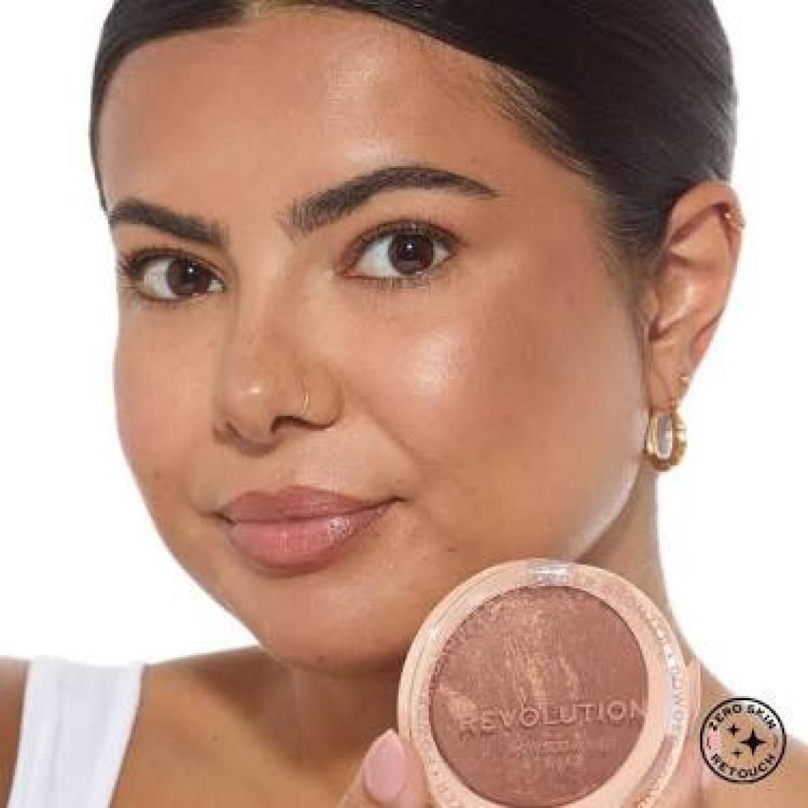 Revolution Reloadeted Bronzer Long Weekend