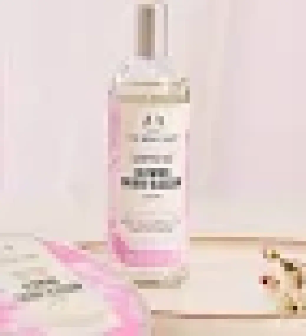 The Body Shop Glowing Cherry Blossom Vücut Spreyi Body Mist 100 ML