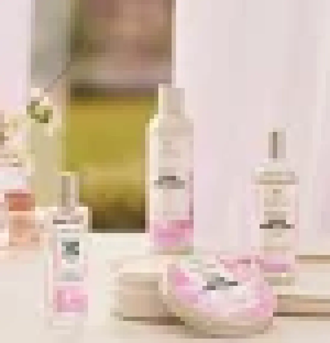 The Body Shop Glowing Cherry Blossom Vücut Spreyi Body Mist 100 ML