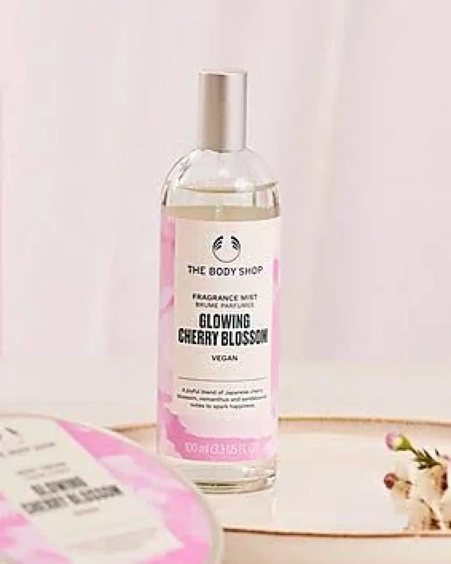 The Body Shop Glowing Cherry Blossom Vücut Spreyi Body Mist 100 ML