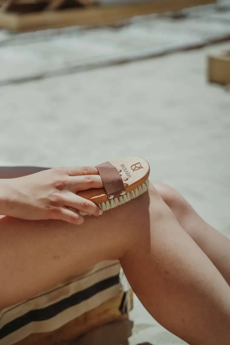 Ruiada Doğal At Kılı Vücut Fırçası - Selülit Giderici, Kan Dolaşımını Artıran, Ölü Deri Temizleyen ve Masaj Etkisi Olan Unisex Ürün