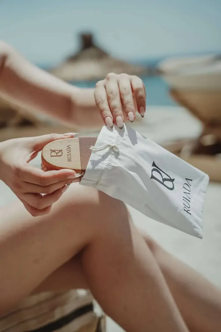 Ruiada Doğal At Kılı Vücut Fırçası - Selülit Giderici, Kan Dolaşımını Artıran, Ölü Deri Temizleyen ve Masaj Etkisi Olan Unisex Ürün