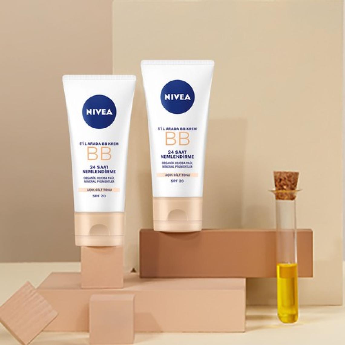 Nivea Essentials BB Krem 24 Saat Nemlendirme Işıltı Açık Ton Gündüz Kremi 50 ml